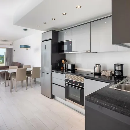 Victory Village Sea Views *