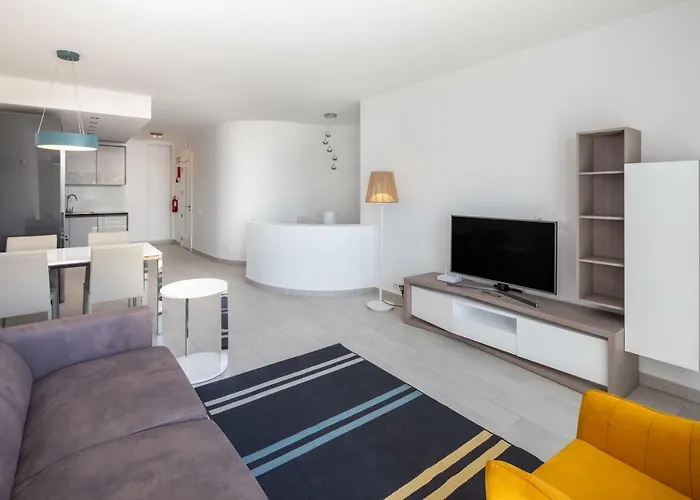 Victory Village Sea Views 金塔湖